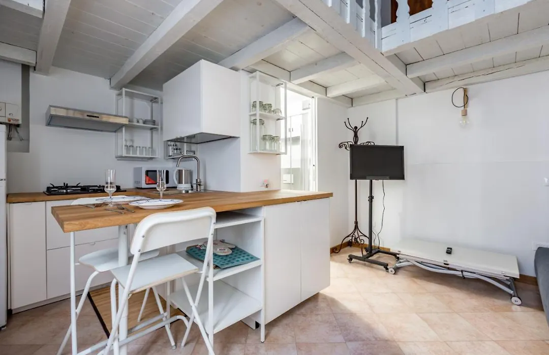 New! Studio Apt 700M From Corso Lodi!-1